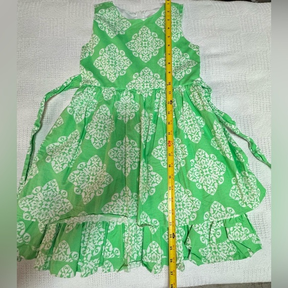 Counting
Daisies Elegant Green Kids Dress with White Pattern - Picture 6 of 11